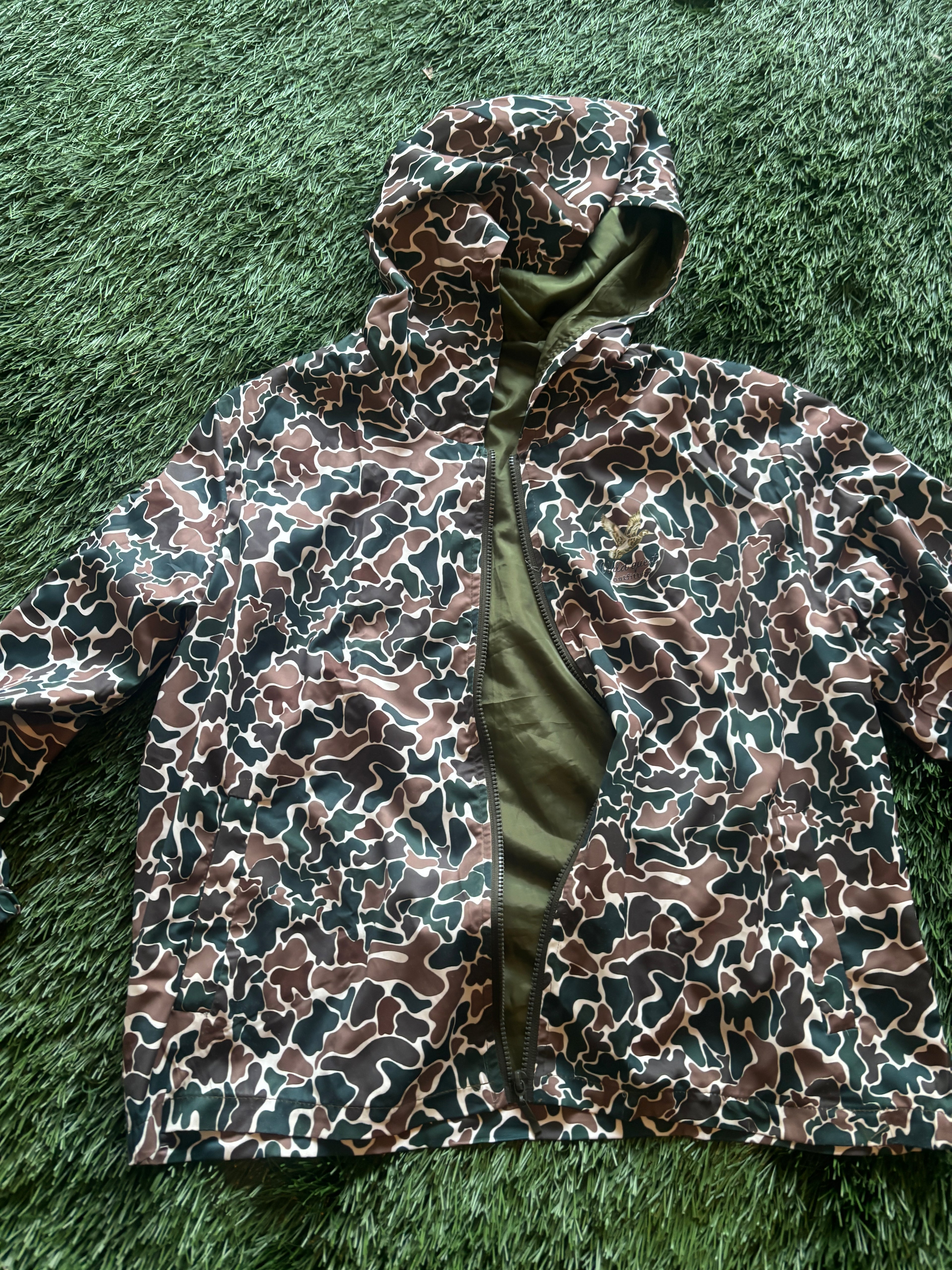 Duck camo windbreaker( recommended going a size up)